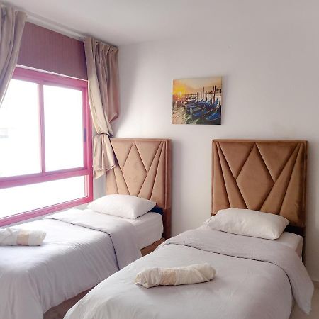 Appartement A Malabata En Face Centre Commercial Megarama & La Gare De Tgv Tangier Bagian luar foto